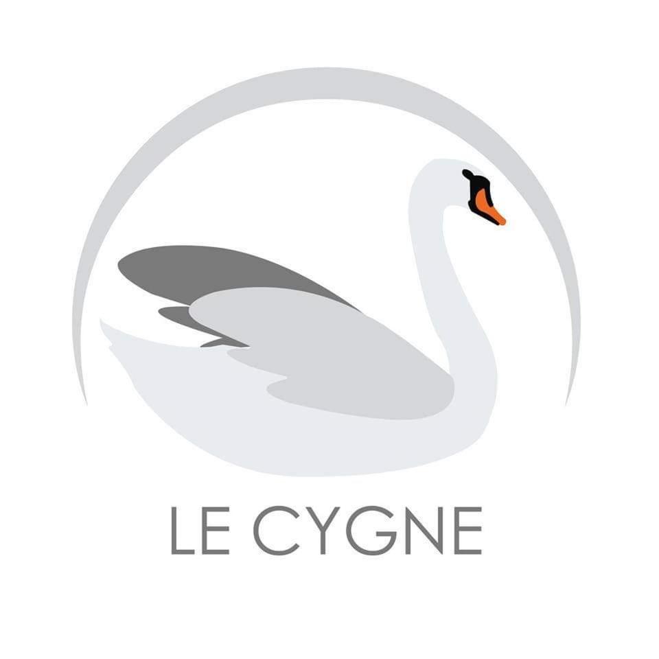 Hotel Restaurant Le Cygne Conches-en-Ouche Exterior foto